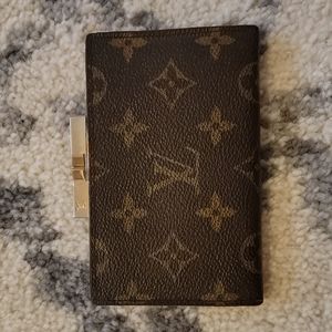 Louis Vuitton kissing lock